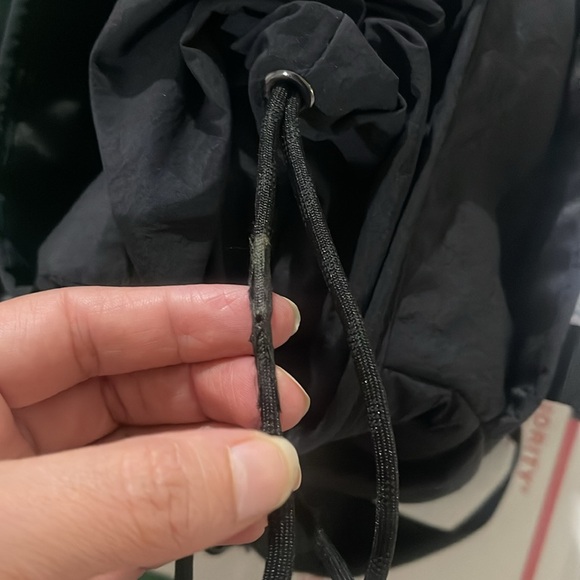 NWOT LULULEMON Dash All Day CrossBody Bucket Black Bag - Picture 15 of 17